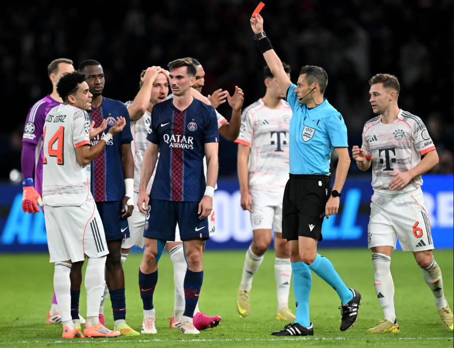 ONG39 Berita Sepak Bola Terbaru & Hasil Pertandingan. Luis Díaz Bersinar di Laga Bayern vs PSG di Liga Champions